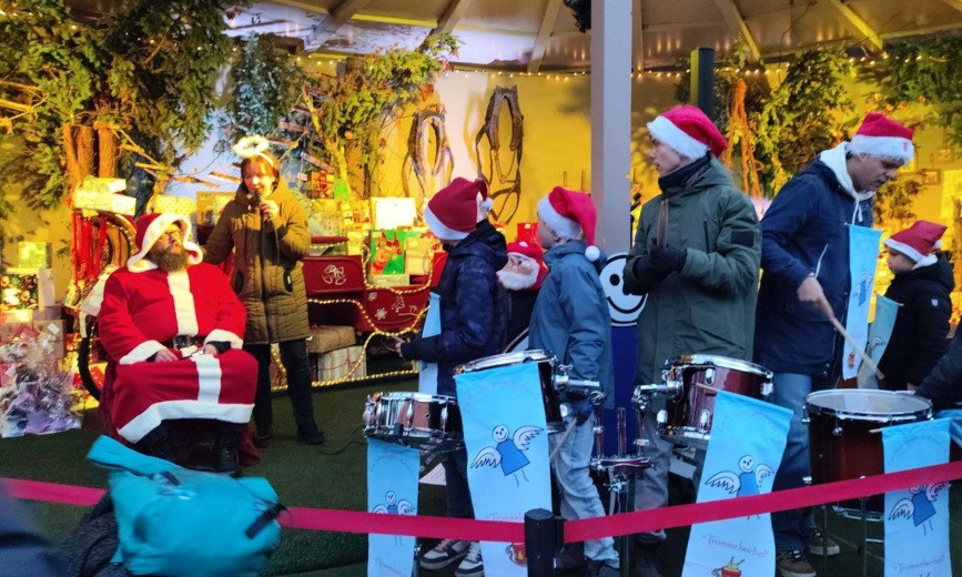 Bild 4: Unsere Trommelgruppe vor ihrem Auftritt