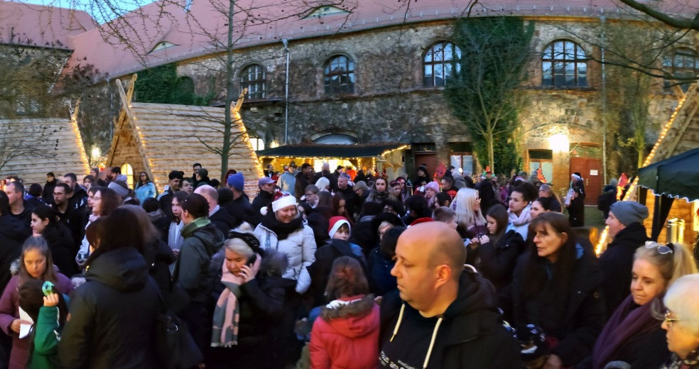 Bild 5: Viele Gäste besuchten die Veranstaltung in der Neuen Residenz.