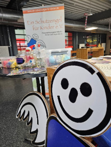 Bild 9: Spendenveranstaltung im Sparkassen-Eisdom Halle